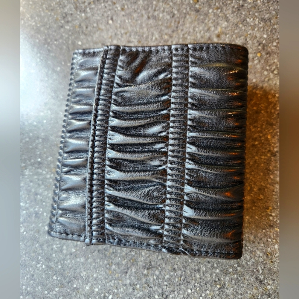 XOXO Wallet WOMEN'S, WALLET, XOXO, BLACK WITH GOLD ACCENTS, NWOT - Picture 3 of 7